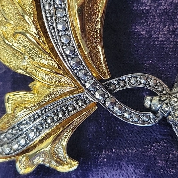 Vintage Avon book piece set brooch and earrings “Elegant Acorn”~ Original Box - Picture 9 of 16